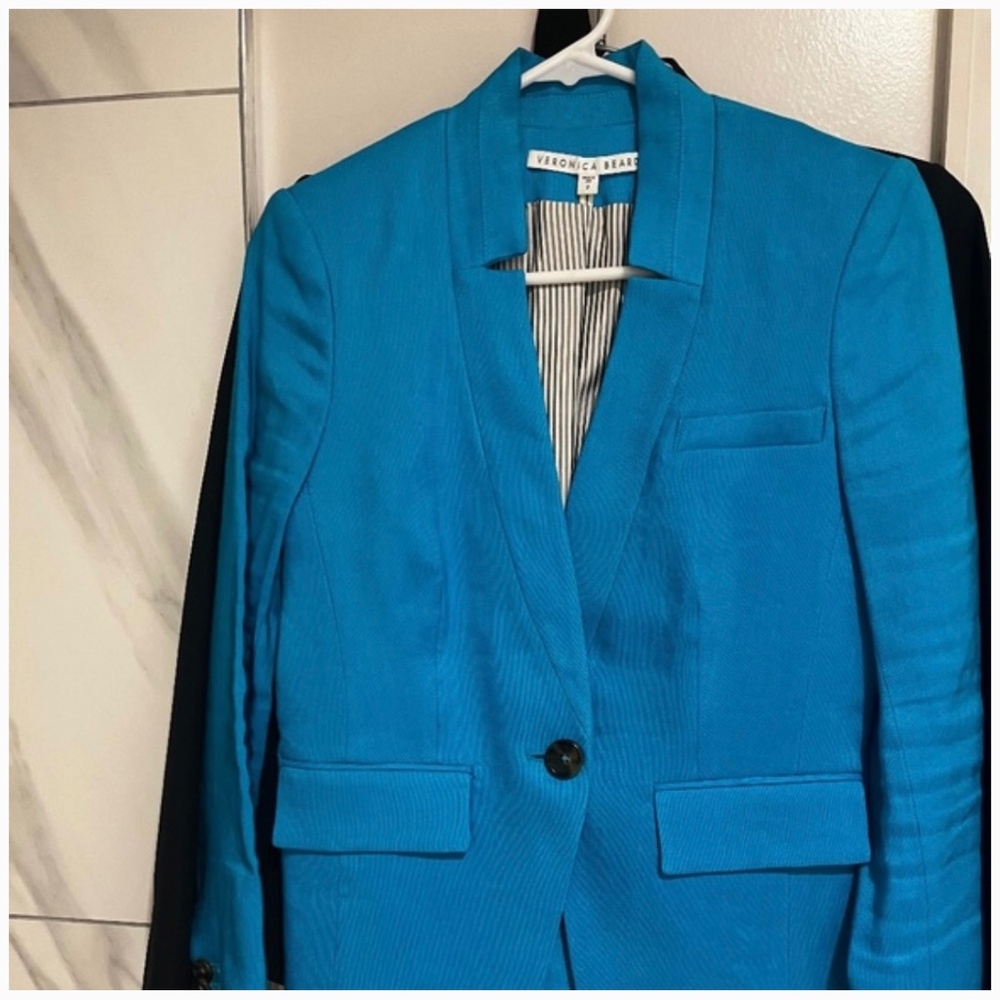Taking Offers on this SIZE 2 Veronica Beard Linen Dickey